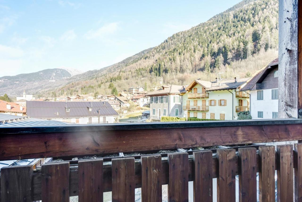 Mansarda Tra Le Dolomiti Di Brenta Apartment Bocenago Exterior photo